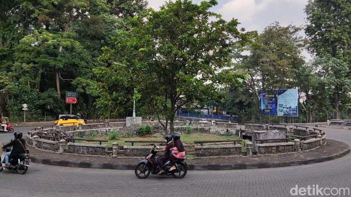 Bundaran Fakultas Teknik UGM. Ada mitos dilarang menyanyi lagu gugur bunga. Foto diambil Jumat (16/6/2023).