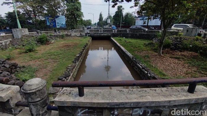 Bundaran Fakultas Teknik UGM. Ada mitos dilarang menyanyi lagu gugur bunga. Foto diambil Jumat (16/6/2023).