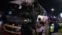 Sopir Kontainer Tewas Saat Ngeban Usai Truk Diseruduk Bus Di Probolinggo