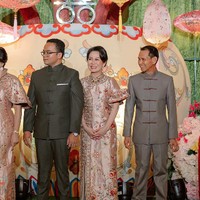 Fritz Hutapea menggelar acara sangjit bersama Chen Giovani Soetanto pada pekan ini di Hotel Mulia, Bali. Acara sangjit digelar mewah bersama Hotman Paris dan calon besannya. Foto: Instagram @chengiovanis 