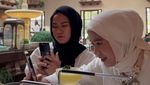 Masya Allah! Clara Shinta Hobi Berbagi Makanan Saat Umroh