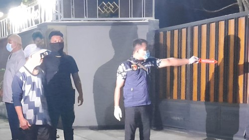 Dua orang terduga terorisme diamankan tim Densus 88 di Lombok Timur. (Dok. Ketua RT Lingkungan Kampung Baru Kelurahan Majidi)