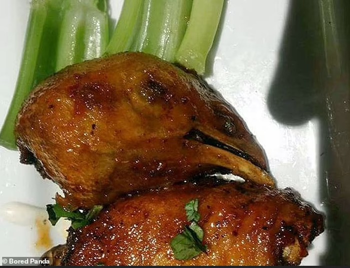 Gagal! 10 Tampilan Makanan di Restoran Ini Malah Bikin Mual