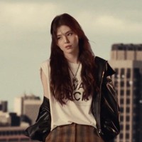 Han So Hee menjadi perbincangan setelah tampil sebagai model video klip Jungkook BTS, SEVEN. Sang aktris menuai pujian para ARMY dengan paras cantiknya. Foto: Instagram