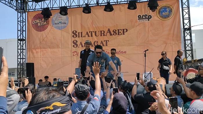Gubernur Jawa Barat Ridwan Kamil saat menghadiri SilaturAsep di Garut.