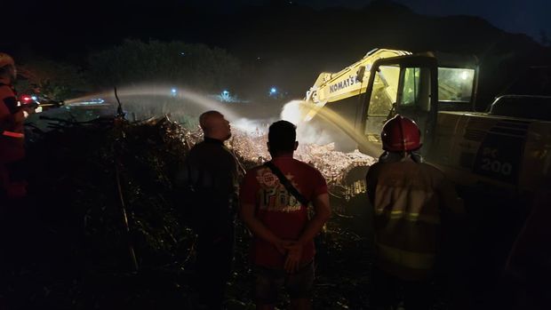 gudang kompos di kota kediri terbakar
