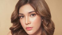 Saya juga nggak tahu, baru selesai syuting tiba-tiba iseng buka DM IG terus tiba-tiba ada yang ngancem gitu, terus suruh buka email, ya sudah saya buka, kata Hasninda Ramadhani saat ditemui di Polres Metro Jakarta Barat, Jumat (21/7/2023). Foto: Hasninda Ramadhani (Foto: Dok.Instagam @hasninda_r)
