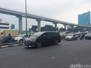 Lalin di Depan K-Link Tower Kembali Lancar