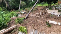 Lokasi yang diduga masi ada mayat yang tertimbun material longsor.  (M Afdal Afrianto/detikSumut)