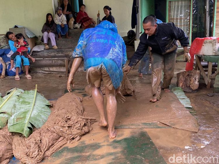 Penampakan TPU di Padang yang Mayat Berhamburan Usai Diterjang Longsor