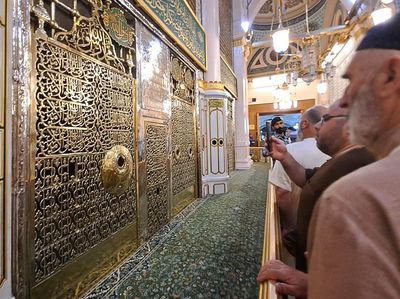 Mengunjungi Makam Rasulullah SAW