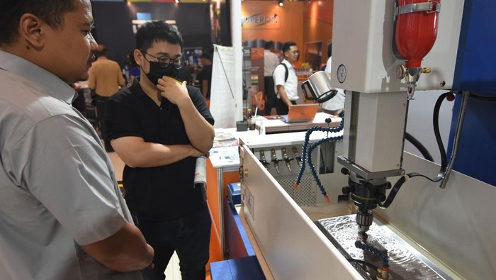 Mengunjungi Pameran Manufacturing Surabaya 2023 Pameran Internasional ke-17 Manufacturing Surabaya digelar. Sebanyak 253 perusahaan terkemuka dari dalam dan luar negeri ikut meramaikan, Sabtu (15/7/2023).