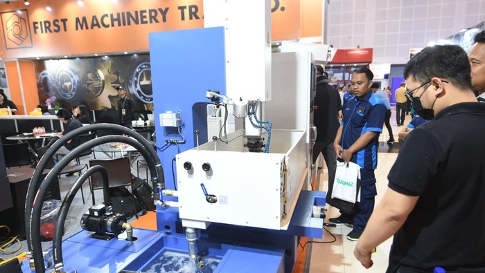 Mengunjungi Pameran Manufacturing Surabaya 2023 Pameran Internasional ke-17 Manufacturing Surabaya digelar. Sebanyak 253 perusahaan terkemuka dari dalam dan luar negeri ikut meramaikan, Sabtu (15/7/2023).