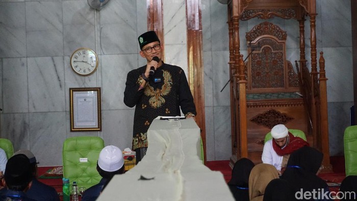 Menparekraf Sandiaga Uno saat memberikan pemaparan di Ponpes Mambaul Maarif Jombang.