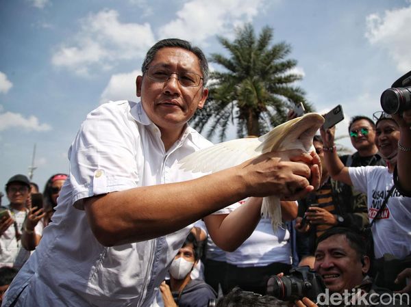 Momen Anas Urbaningrum Pidato Sumpah Gantung di Monas
