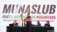 Ketua Umum Terpilih Partai Kebangkitan Nusantara Anas Urbaningrum hadir di Munaslub PKN, Jakarta, Jumat (14/7/2023).