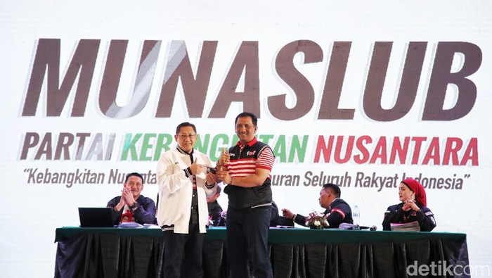Momen Anas Urbaningrum Terpilih Menjadi Ketua Umum PKN Ketua Umum Terpilih Partai Kebangkitan Nusantara Anas Urbaningrum hadir di Munaslub PKN, Jakarta, Jumat (14/7/2023).