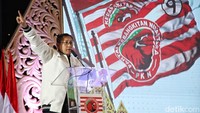 Pasek meminta semua pihak tidak sirik dengan kebangkitan Anas di dunia politik. Setelah lengser dari jabatannya, Pasek berikhtiar dirinya akan mempercepat pemulihan nama Anas.