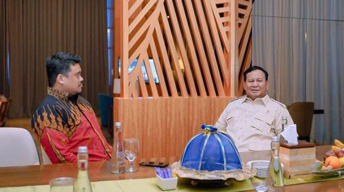 Momen Bobby bertemu dengan Prabowo Subianto.