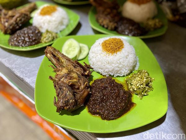 Wow! Warung Nasi Bebek Goreng khas Madura Ini Dapat Penghargaan