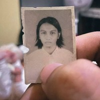 Penampilan Fiersa Besari juga terlihat berbeda dengan gayanya kini. Meski tetap dengan style gondrong tapi gaya musisi sekaligus penulis buku ini tampak pangling. Foto: Instagram @fiersabesari