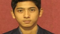 Ini pasfoto Arya Saloka saat masih berkuliah di Malang. Kini namanya makin melejit usai membintangi sinetron Ikatan Cinta. (Foto: Twitter @NurinNazlah7)
