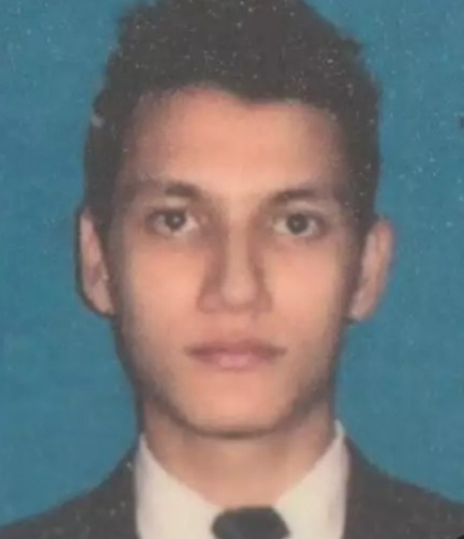 Ini foto Christian Sugiono saat masih kuliah yang tetap terlihat tampan dengan gaya rambut rapi memakai dasi. Foto: Instagram @csugiono