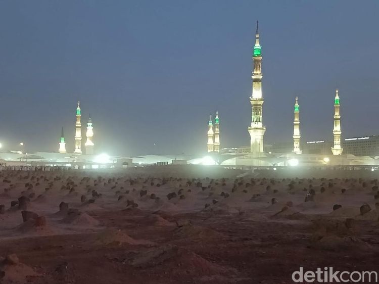 Potret Pemakaman Baqi, Dipadati Peziarah Jemaah Haji