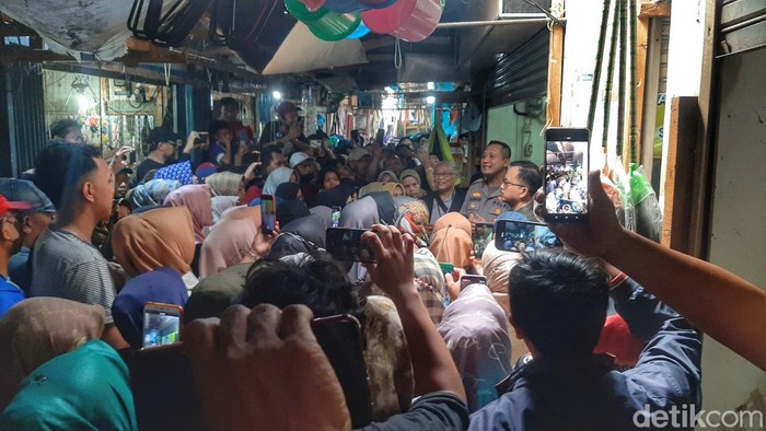 Pemkab Bandung bertemu dengan pedangan yang menolak revitalisasi Pasar Banjaran.