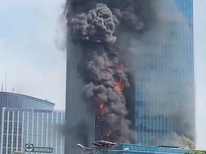 Penampakan Kobaran Api Lahap K-Link Tower!