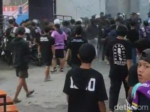 25 Oknum Aremania yang Menyusup Diamankan Saat Laga Persik vs Arema FC