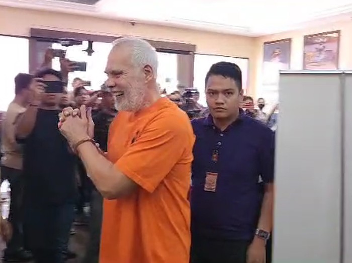 Pierre Gruno resmi ditahan polisi terkait kasus pemukulan di bar Jaksel per Jumat 14 Juli 2023.