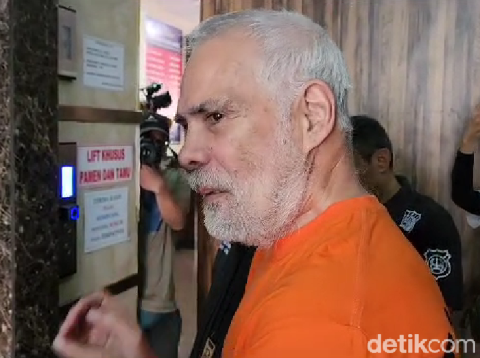 Pierre Gruno ditahan polisi terkait kasus penganiayaan pria di bar Jaksel. Polisi menahan Pierre Gruno sejak Jumat (14/7/2023).