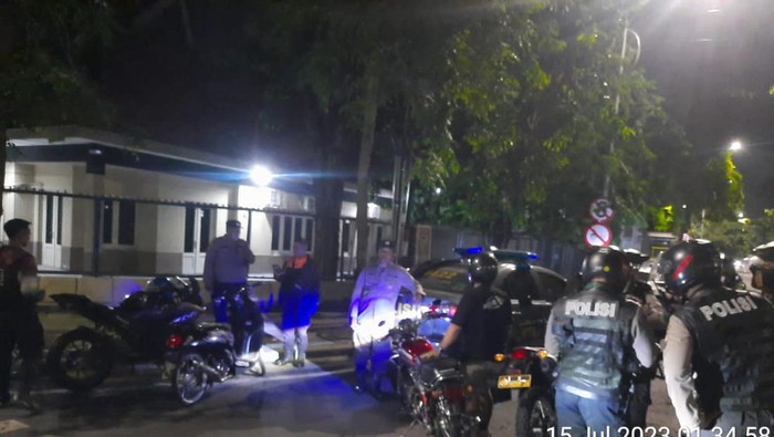 Polisi menggagalkan aksi balap liar di Surabaya