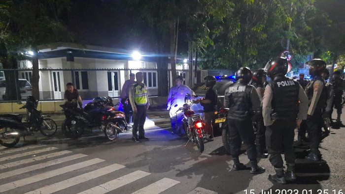 Polisi menggagalkan aksi balap liar di Surabaya