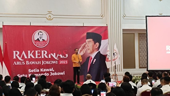 Presiden Jokowi tiba di rakernas relawan di Bogor (Rizky Adha Mahendra/detikcom)