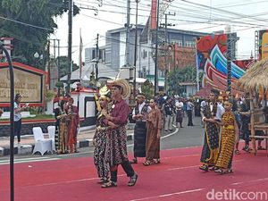Atraksi Seni Budaya di Karpet Merah BEN Carnival Pukau Warga Blitar