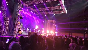 Reality Club Bakar Panggung CXO Media Live On Stage