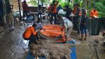 TPU di Padang Dihantam Longsor, Sejumlah Mayat Keluar dari Kuburan