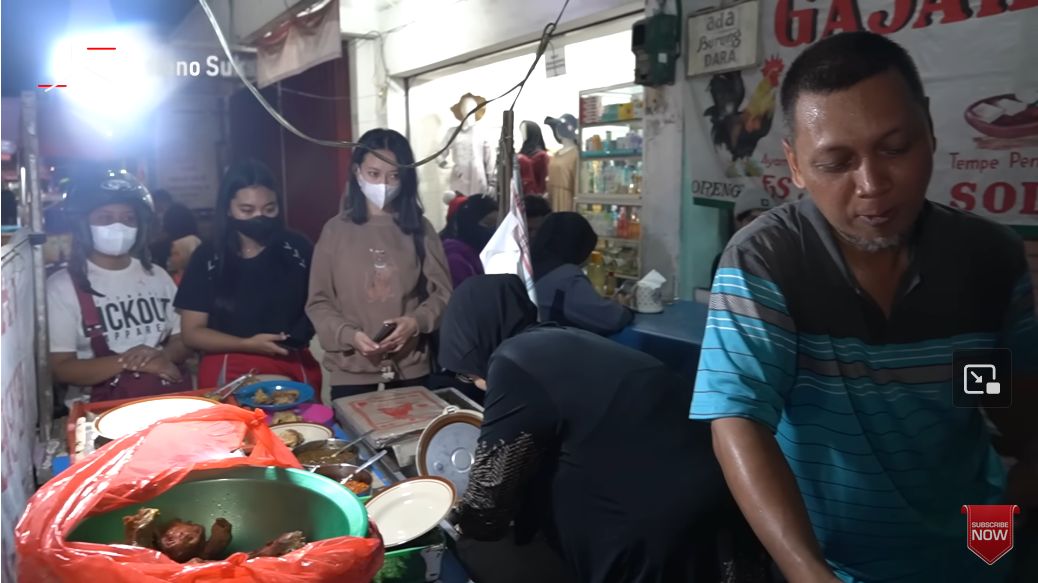 Kisah viral penjual bebek goreng yang disebut sepi pembeli