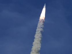 Detik-detik India Sukses Luncurkan Roket ke Bulan