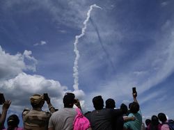 Detik-detik India Sukses Luncurkan Roket ke Bulan