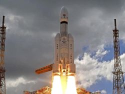 Detik-detik India Sukses Luncurkan Roket ke Bulan