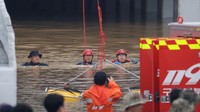 Berdasarkan kantor berita Yonhap, terowongan itu tergenang pada Sabtu pagi setelah air banjir menyapu dengan cepat sehingga orang-orang di dalamnya tidak bisa melarikan diri. REUTERS/Kim Hong-Ji 