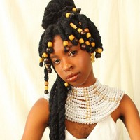 Wanita 26 tahun itu mengatakan bahwa dia merasa cantik dengan bulu-bulunya tersebut. Foto: dok. Instagram/@queen_esie