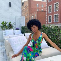 Wanita ini punya penampilan yang berbeda dari wanita umumnya. Bulu dada wanita bernama Esther Calixte-Bea itu jadi sorotan dan tak jarang mendapatkan hujatan. Foto: dok. Instagram/@queen_esie