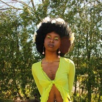 Pemilik followers lebih dari 94 ribu itu bahkan menjadi model cover untuk majalah Glamour karena dinilai sebagai perempuan yang menginspirasi. Foto: dok. Instagram/@queen_esie