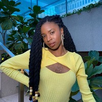 Punya bulu di dada layaknya pria sempat membuat Esther tidak percaya diri. Namun kini Esther bangkit dari keterpurukannya. Foto: dok. Instagram/@queen_esie