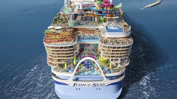 Icon of The Seas menawarkan banyak hiburan. Di antaranya tujuh kolam renang yang membutuhkan 40 ribu galon air, dan waterpark masif dengan 6 seluncuran air. Foto: Royal Carribean