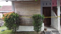 Dari pemeriksaan polisi, kedua pelaku mengaku mengeksekusi korban di sebuah kos di Triharjo, Sleman. Polisi pun melakukan penggeledahan dan sejumlah barang diamankan. Foto: Jauh Hari Wawan S/detikJogja 
